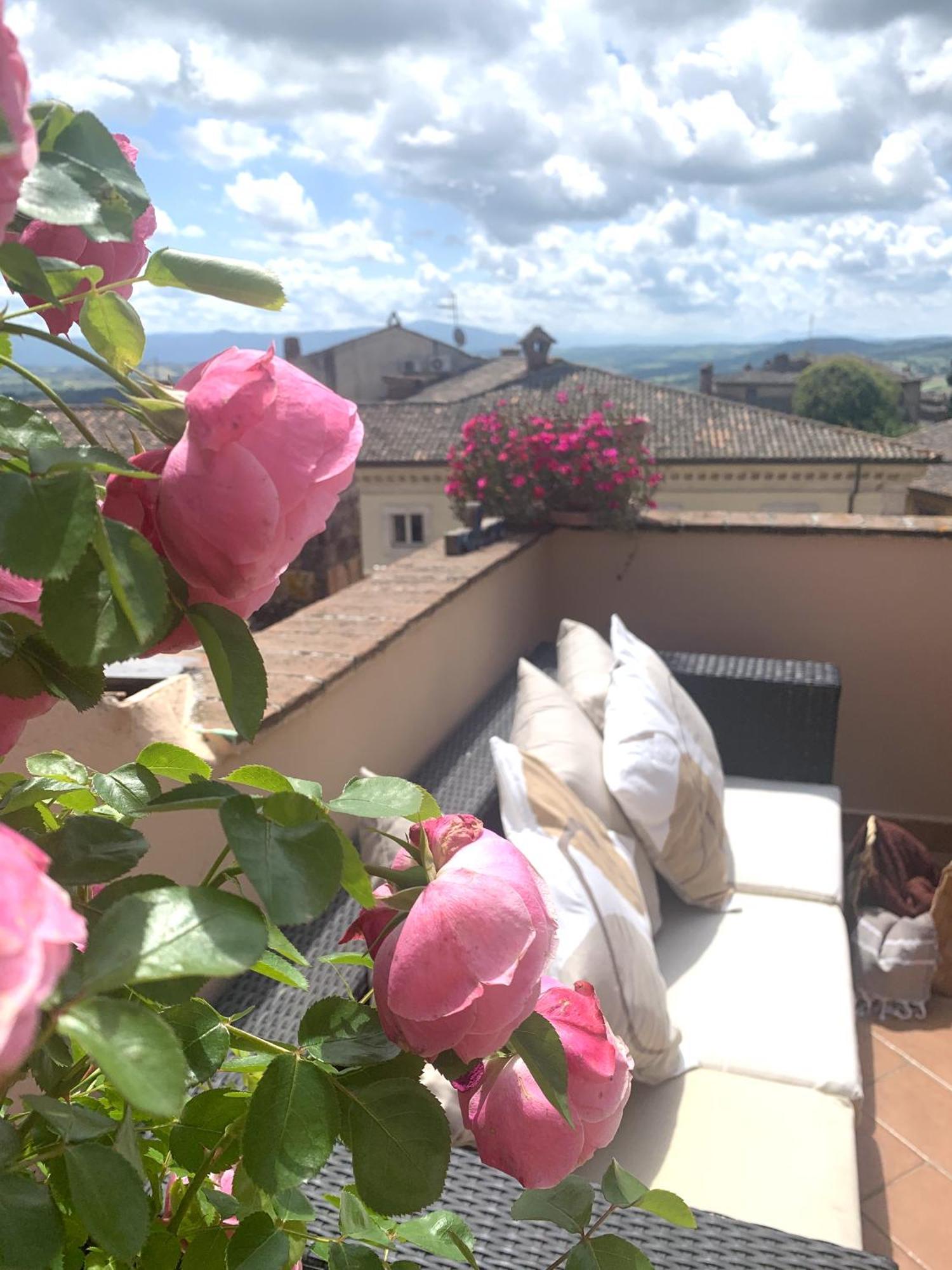 La Terrazza Sul Verde, Vista Mozzafiato In Pieno Centro Apartment Todi Exterior photo