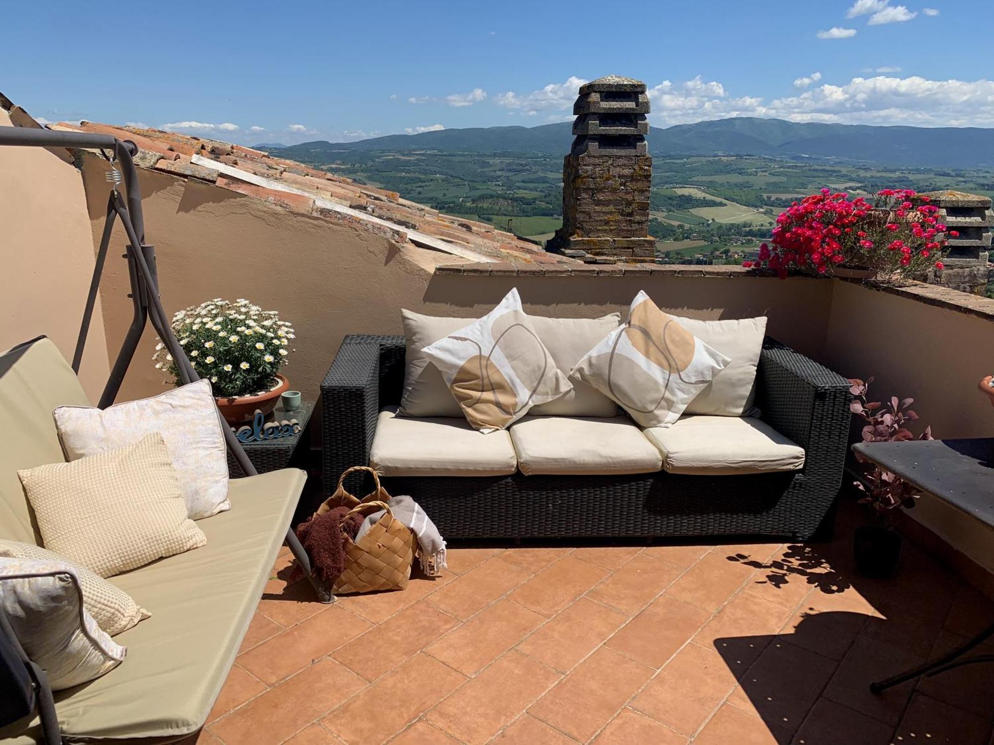 La Terrazza Sul Verde, Vista Mozzafiato In Pieno Centro Apartment Todi Exterior photo